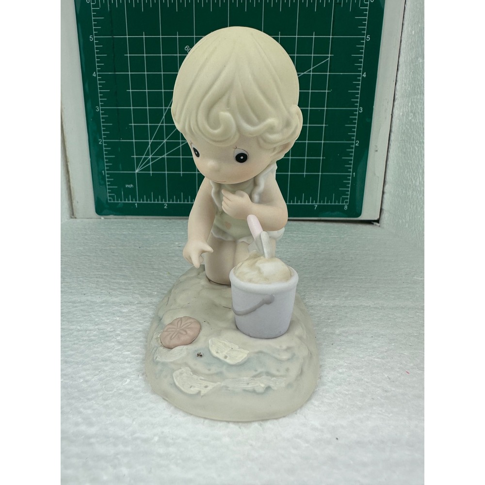 Precious‎ Moments His Little Treasure Figurine 1993 Members Only Boy Sand